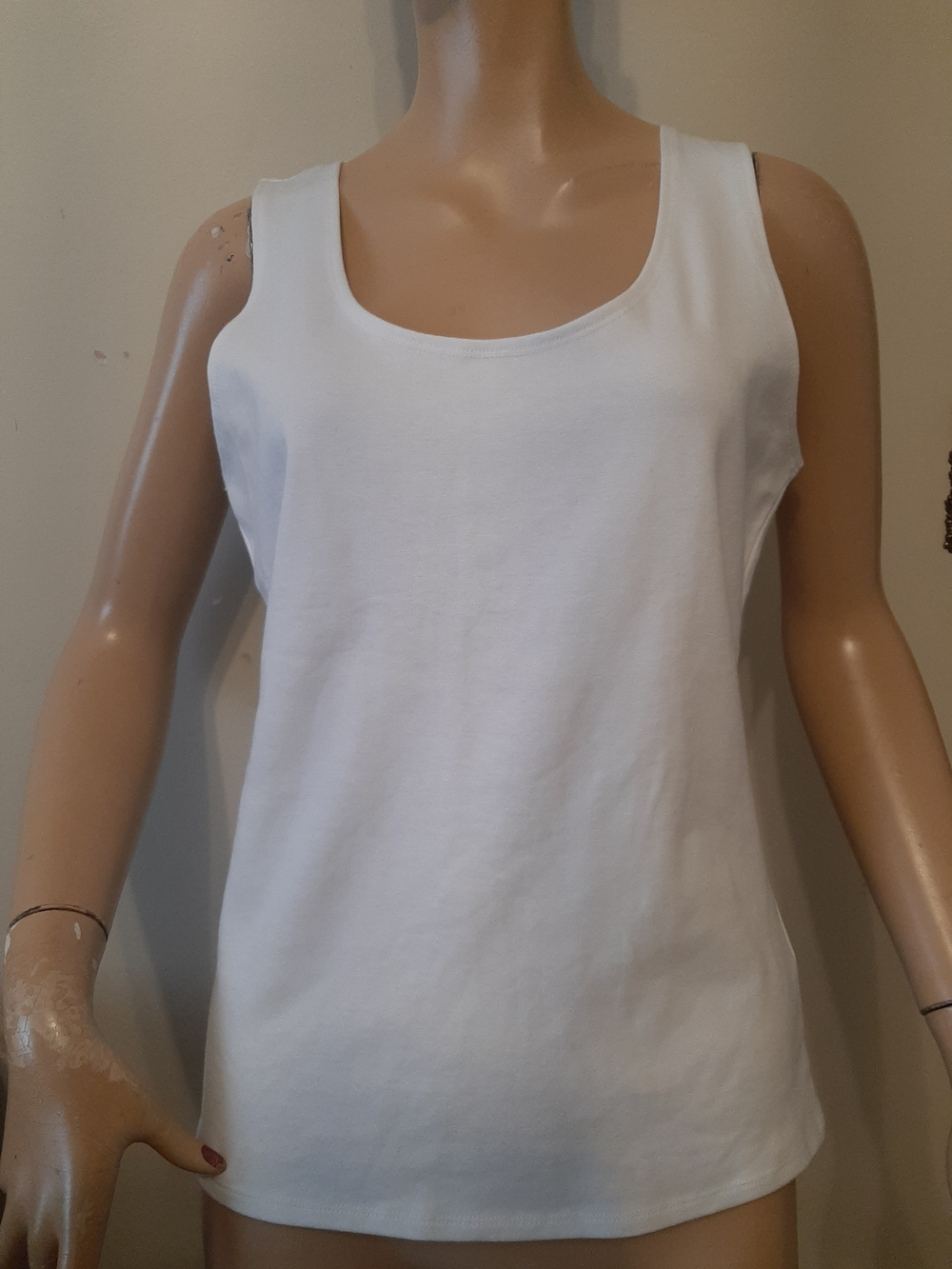 New Classic Cotton Women's White Tank Top from LAURA-Great Quality Size Large